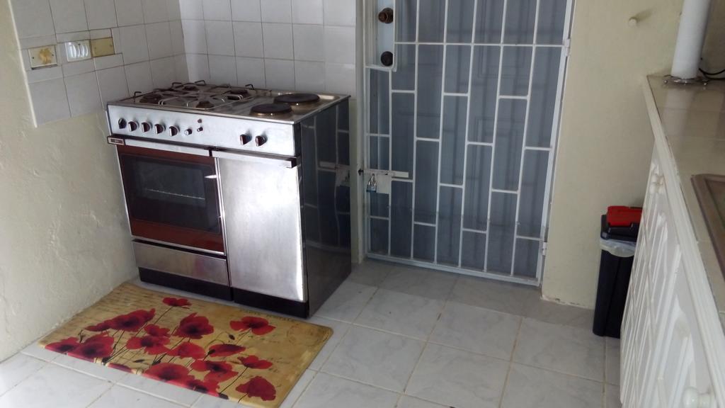Spacious Colonial Бриджтаун Екстериор снимка