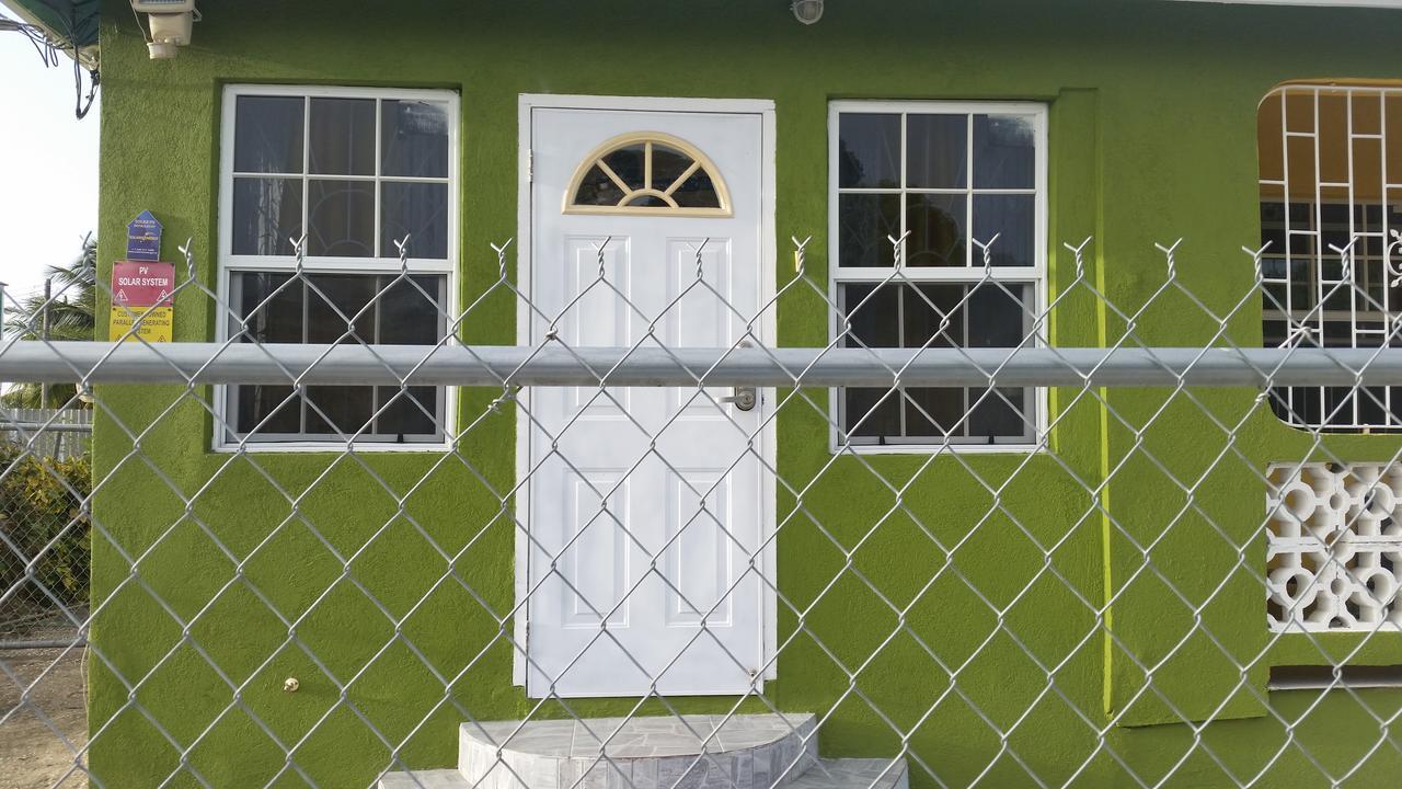 Spacious Colonial Бриджтаун Екстериор снимка