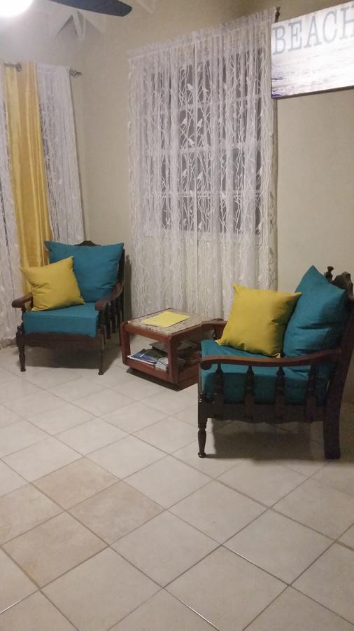 Spacious Colonial Бриджтаун Екстериор снимка
