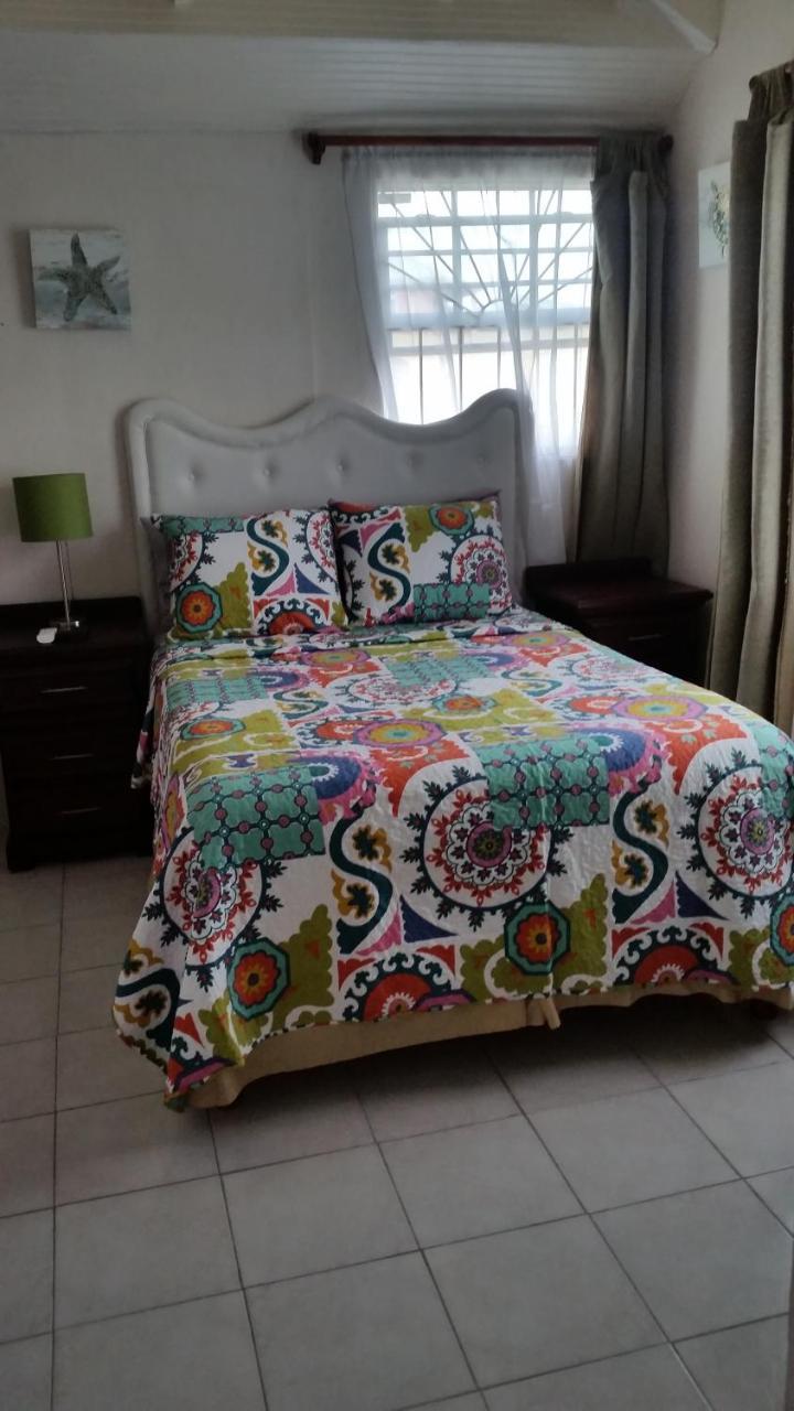 Spacious Colonial Бриджтаун Екстериор снимка
